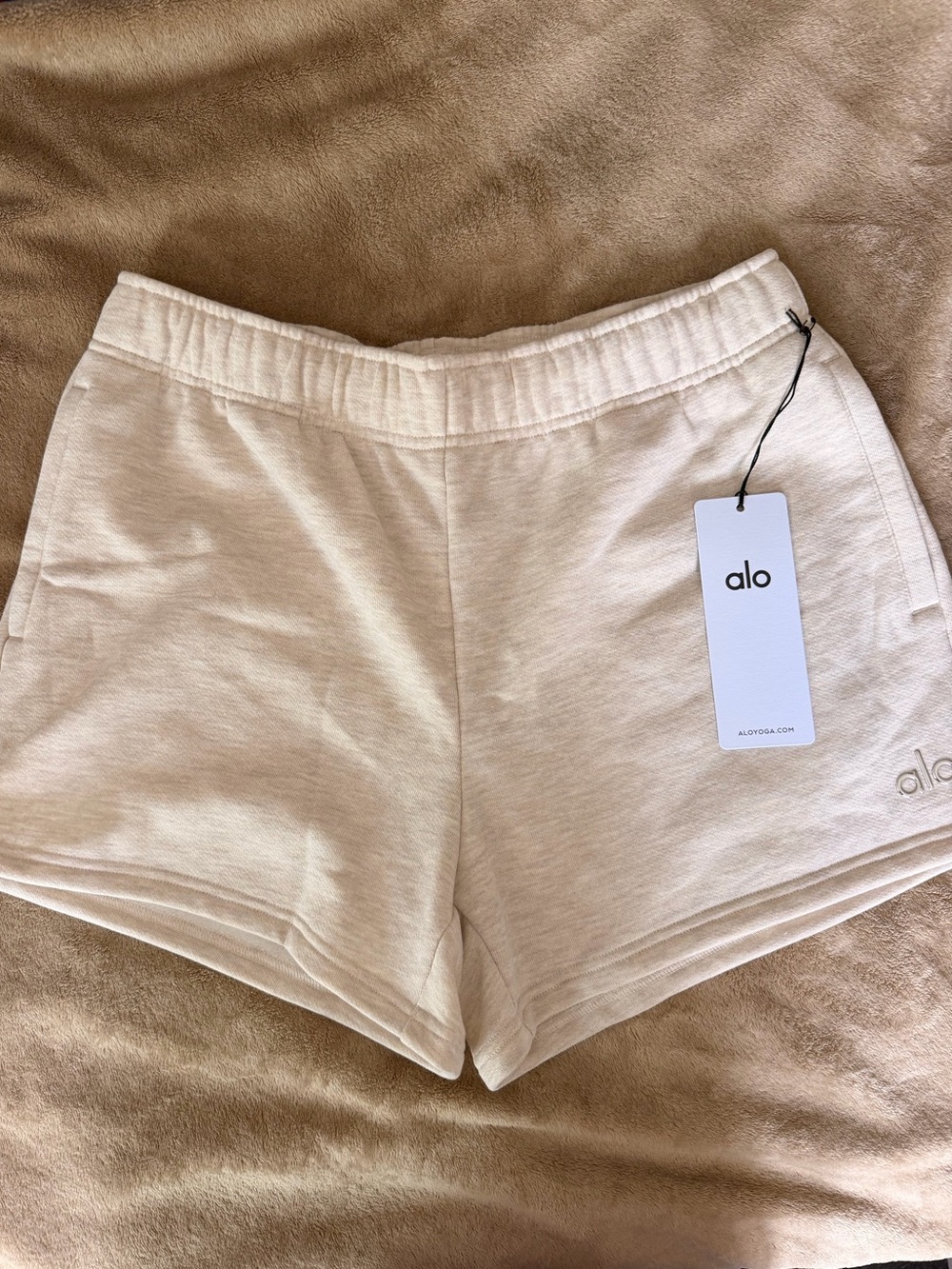 ALO Yoga Accolade Shorts in Oatmeal Heather